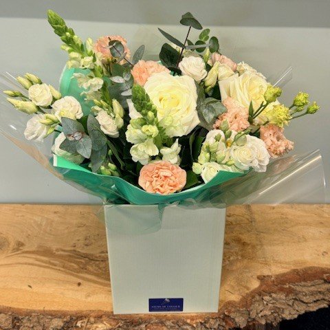 Deluxe Neutral Bouquet